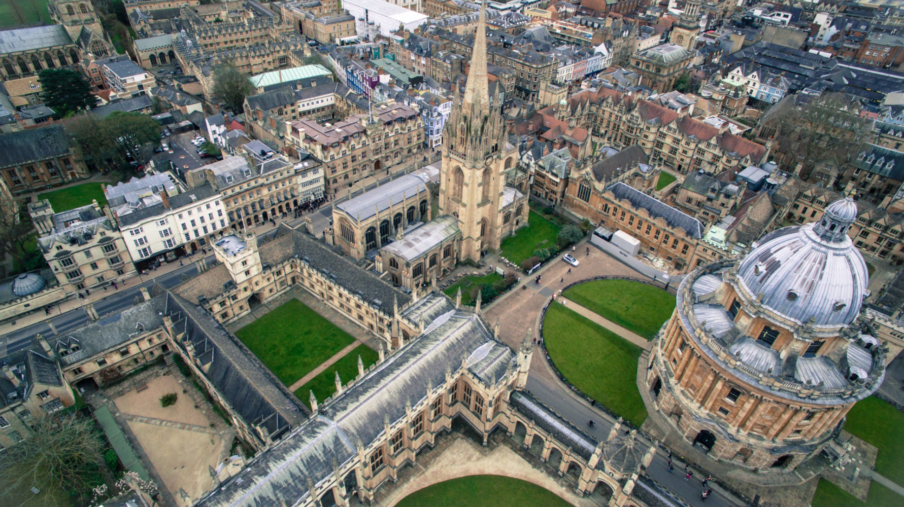 Bird's view of the historic city of Oxford